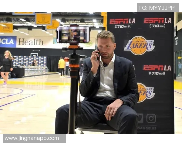 艾顿谈与东契奇合作心得强调内线施压需耐心与快速移动 艾顿谈与东契奇合作心得强调内线施压需耐心与快速移动