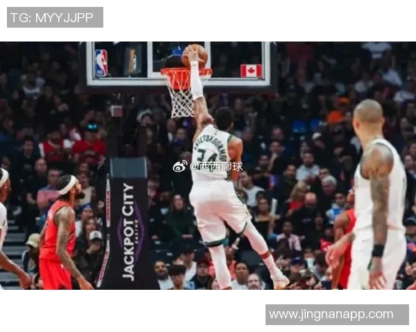 字母哥奋力拼搏半场贡献15分6板球队却落后19分艰难追赶之路